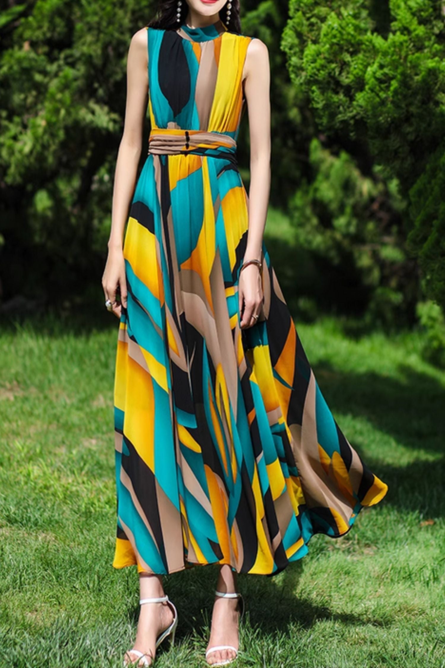 Bohemian Maxi Beach Dress – Sleeveless Summer Flow with Fitted Waist