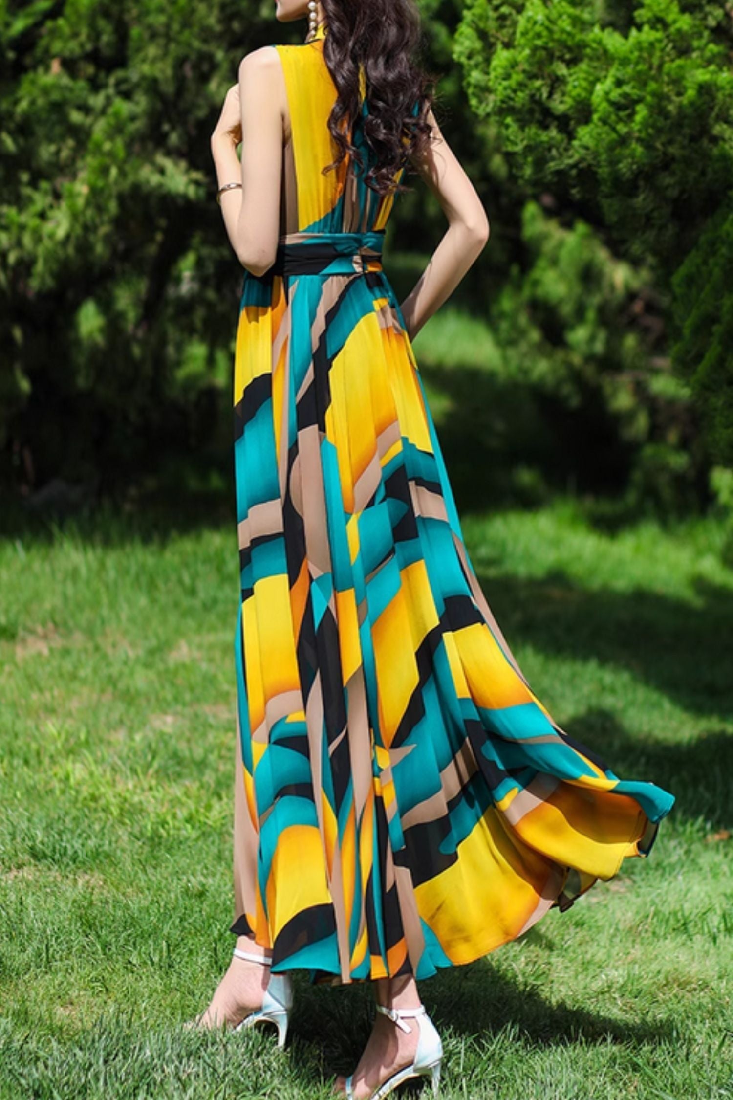 Bohemian Maxi Beach Dress – Sleeveless Summer Flow with Fitted Waist