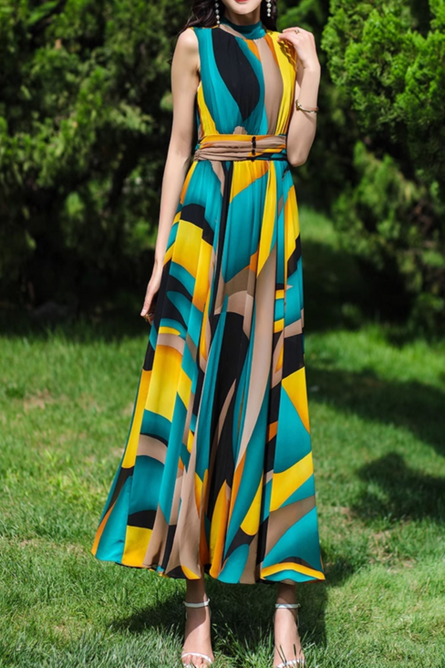 Bohemian Maxi Beach Dress – Sleeveless Summer Flow with Fitted Waist