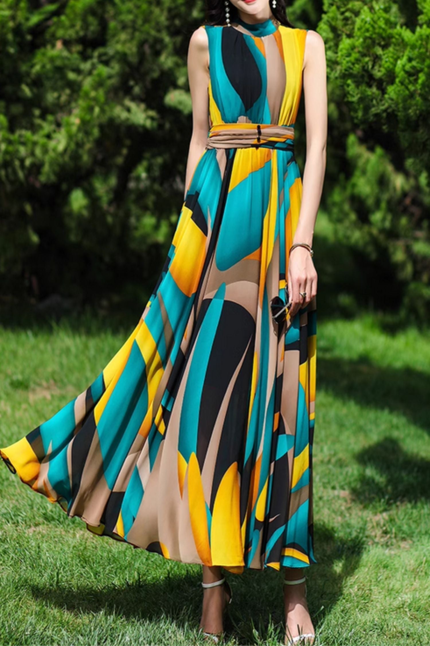 Bohemian Maxi Beach Dress – Sleeveless Summer Flow with Fitted Waist