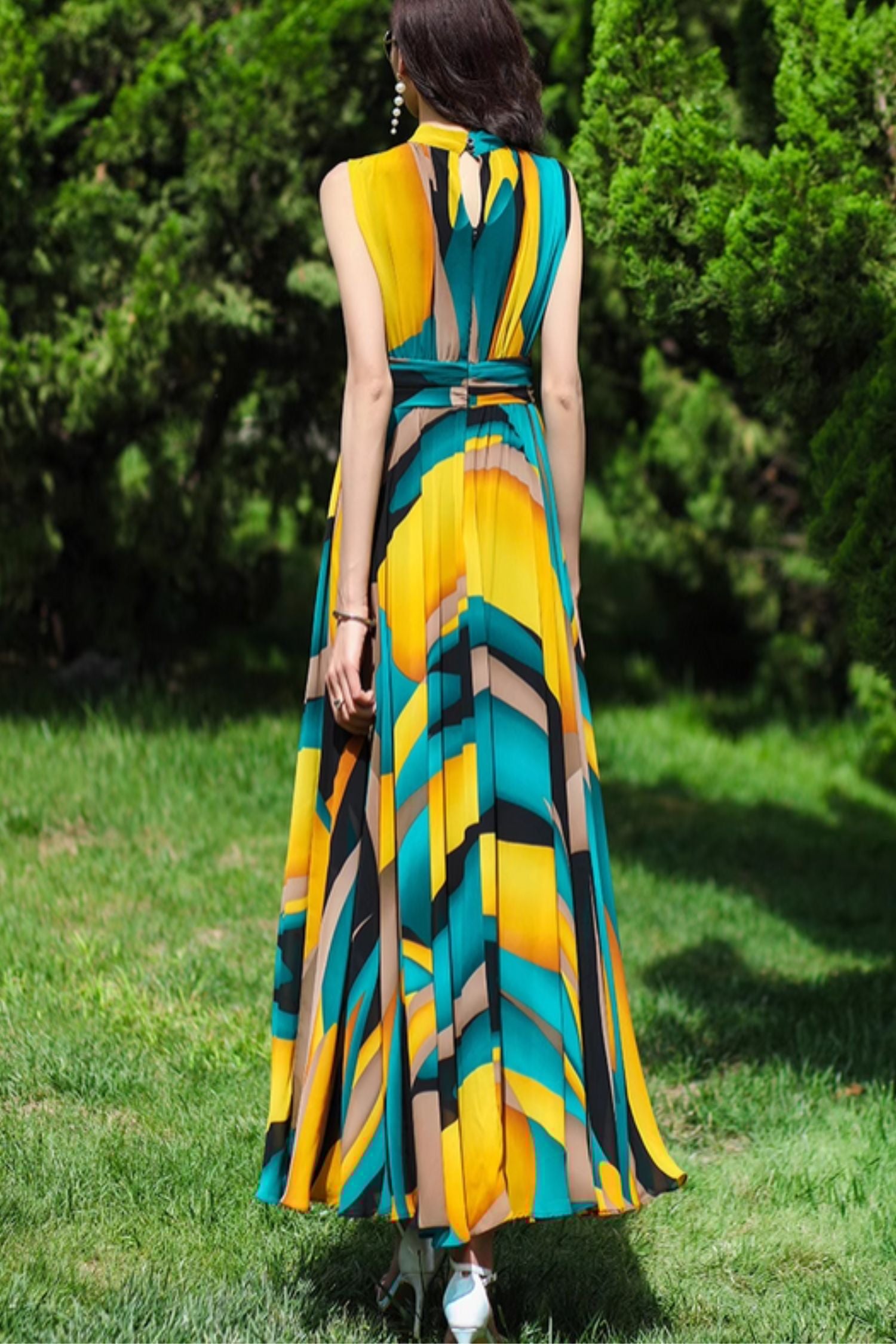 Bohemian Maxi Beach Dress – Sleeveless Summer Flow with Fitted Waist