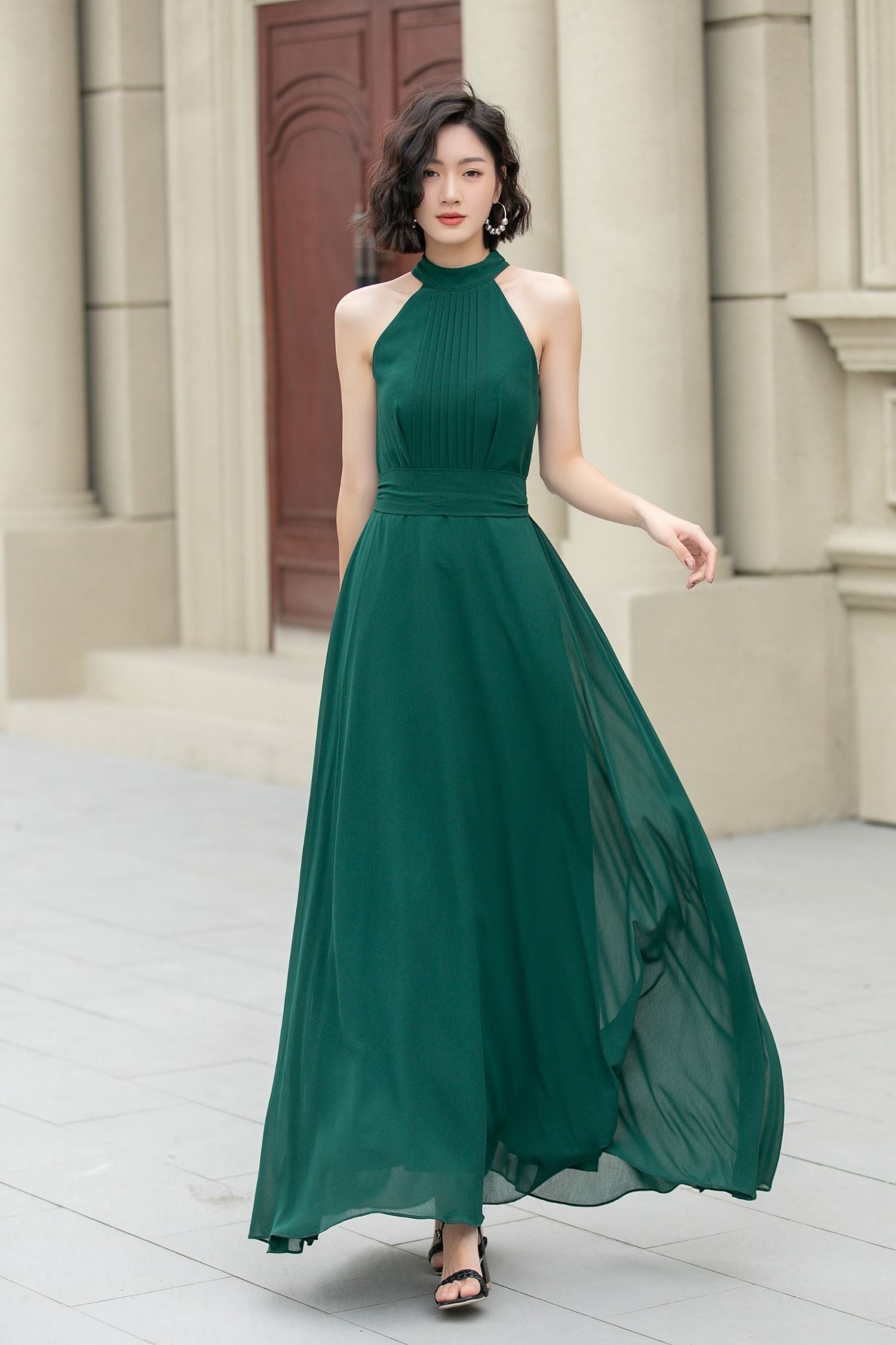 Dark Green Halter Maxi Dress – Elegant Sleeveless Summer Party Look