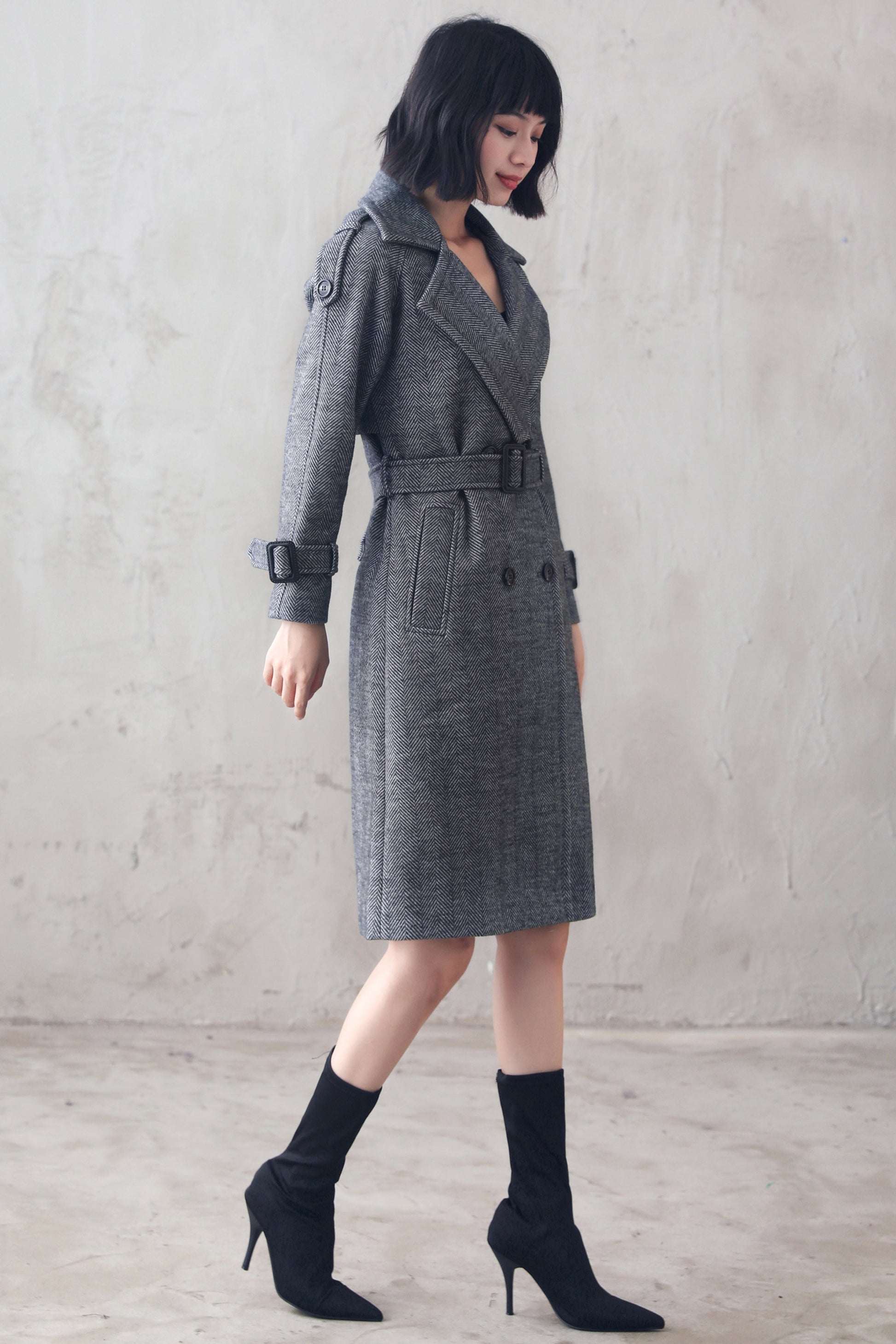 Tailored Herringbone Wool Coat – Belted Double-Breasted