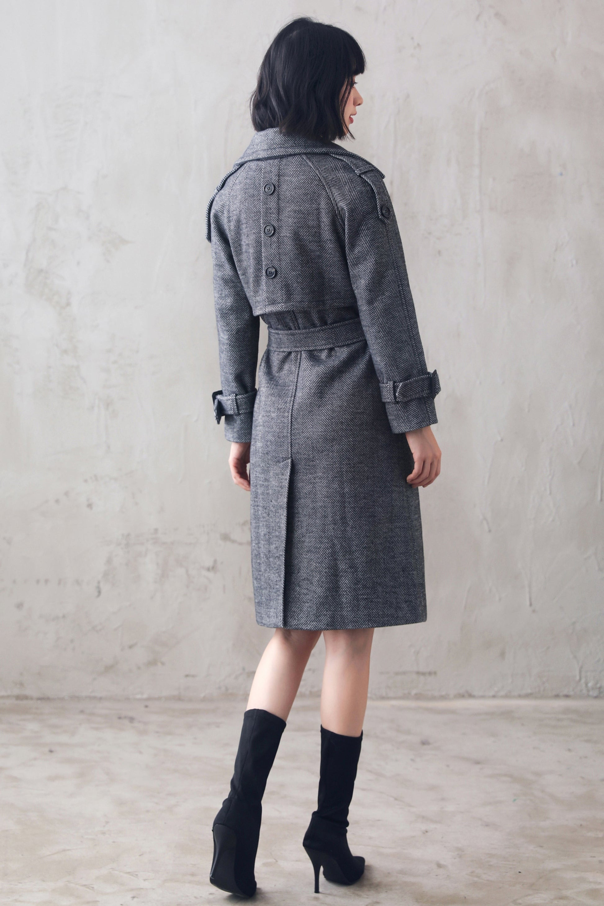 Tailored Herringbone Wool Coat – Belted Double-Breasted